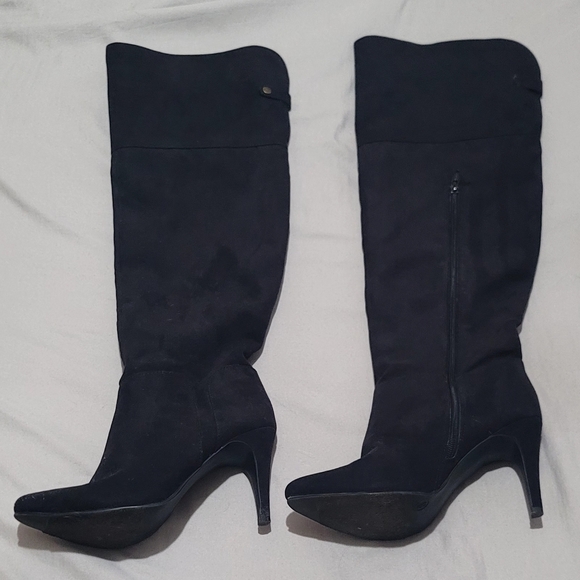 Elegant Black Knee-High Women's Boots - Picture 1 of 4